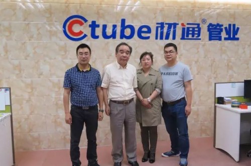 中國(guó)建筑裝飾協(xié)會(huì)主任梁宏瑀主任與池總蒞臨東莞市材通實(shí)業(yè)有限公司