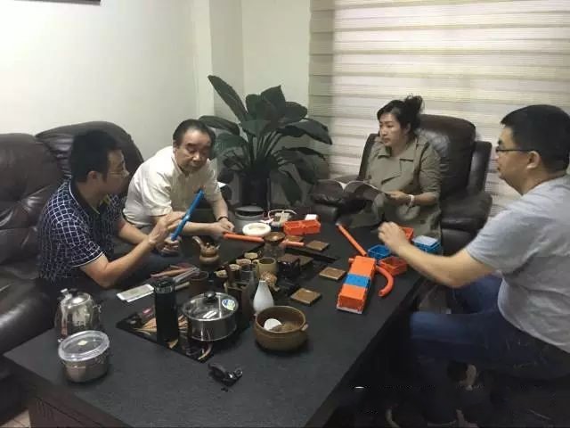 中國(guó)建筑裝飾協(xié)會(huì)會(huì)蒞臨材通管業(yè)洽商合作